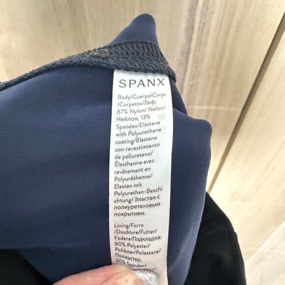 SPANX Faux Leather Legging Midnight Navy Blue Size Large Pull On Leggings - Picture 6 of 7